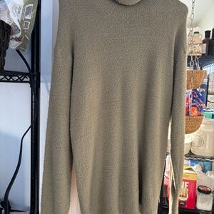 Aritzia Wilfred fluffy sweater M